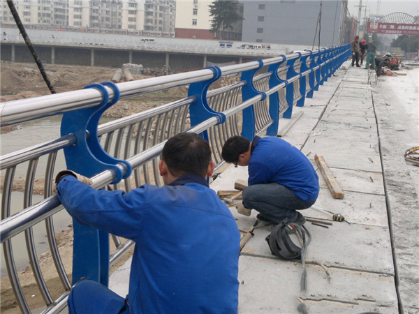 青浦不锈钢河道护栏的特性及其在城市景观中的应用